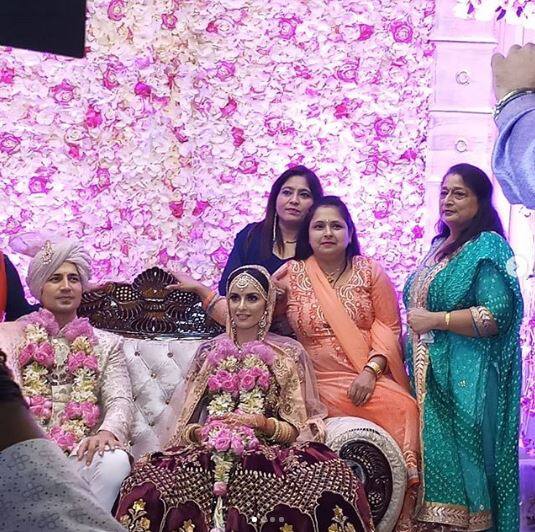 While Ekta looked like a princess in maroon lehenga teamed-up with peach dupatta. (Photo: Instagram)