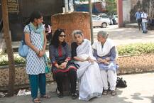 Kalpana Lajmi Funeral: Shabana Azmi, Soni Razdan & other celebs bid goodbye to the filmmaker!