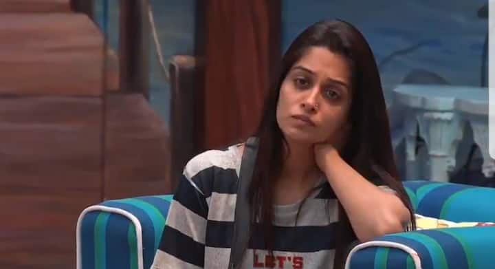 One of these is celebrity Singles contestant Dipika Kakar who was nominated in open nominations. No one can deny the huge popularity of this 'Sasural Simar Ka' actress and this reflected in her votes too. She is safe!