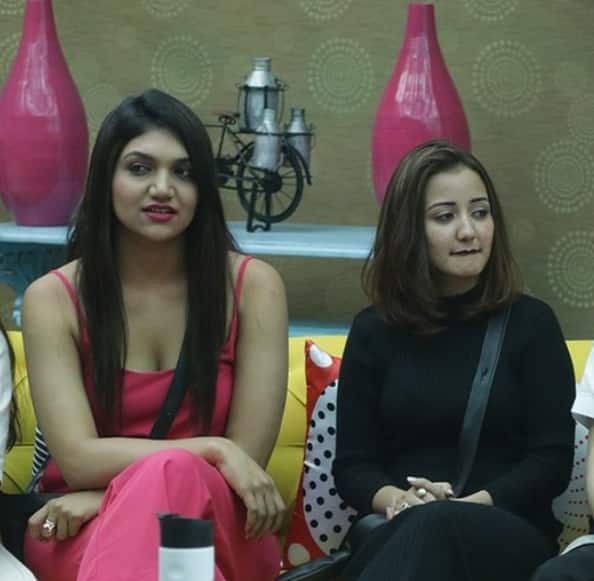 Roshmi Banik and her jodidaar Kriti Verma were the weakest contestants as the leaked voting trends suggested and it finally resulted in their jodis' eviction. This was very much speculated.