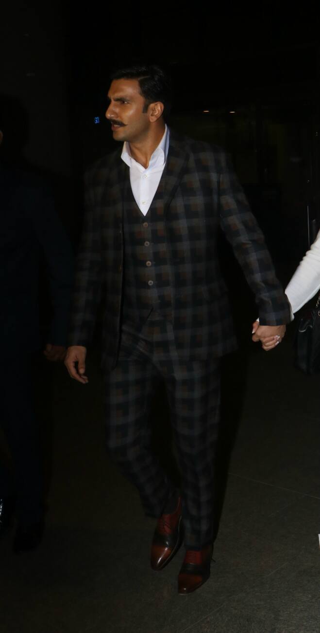 Whereas, the 'Lootera' actor looked dapper in a checkered suit. (Photo: Manav Manglani)