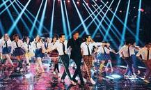 PICS: Will Smith looks excited as he drives auto rickshaw in Mumbai!