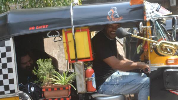 PICS: Will Smith looks excited as he drives auto rickshaw in Mumbai! PICS: Will Smith looks excited as he drives auto rickshaw in Mumbai!