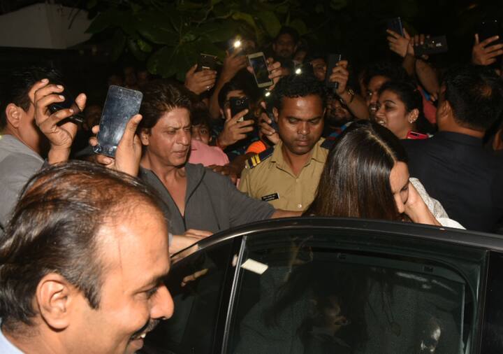While leaving from the bash, their fans were present in a huge number. (Photo: Manav Manglani)