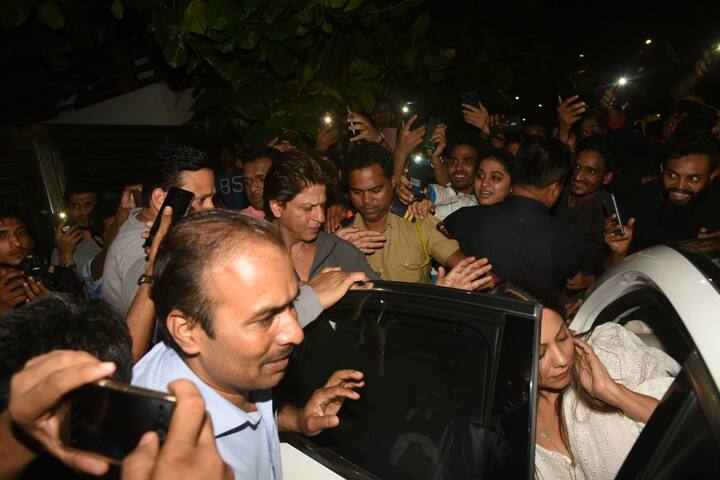 These pictures of SRK shielding Gauri will give you major couple goals. (Photo: Manav Manglani)