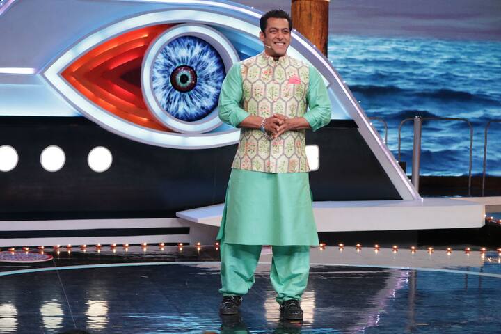 Salman was in festive mood and looking dashing as always 