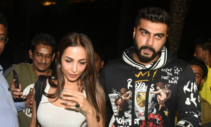 Arjun & Malaika stepped out for a dinner date on Diwali eve and got clicked by paparazzi while exiting the restaurant. (Photo: Manav Manglani)