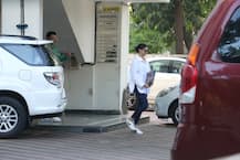 Deepika Padukone-Ranveer Singh get a 'Padmaavat' gift from Sanjay Leela Bhansali as they exit together post handing over the Wedding invitation to him!