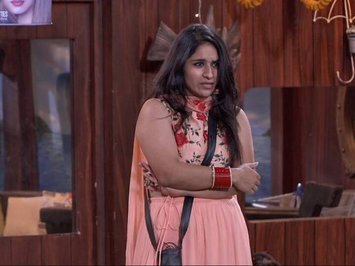 Surbhi Rana entered the show as a wildcard contestant and spiced up things with her entry. The former MTV Roadies contestant had her own share of fights with the likes of Dipika Kakar, Sreesanth and Karanvir Bohra. Surbhi has a strong personality and continues to grab eyeballs, all thanks to her tiffs with the other contestants.
