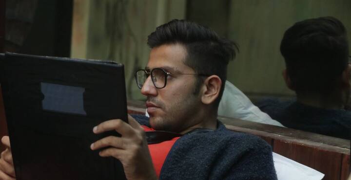 Talking about the nominated contestants, Romil Chaudhary has been rumored to be getting saved this week. Romil has been given the tag of the ‘Mastermind’ of Bigg Boss 12 and he continues to grab eyeballs every week.