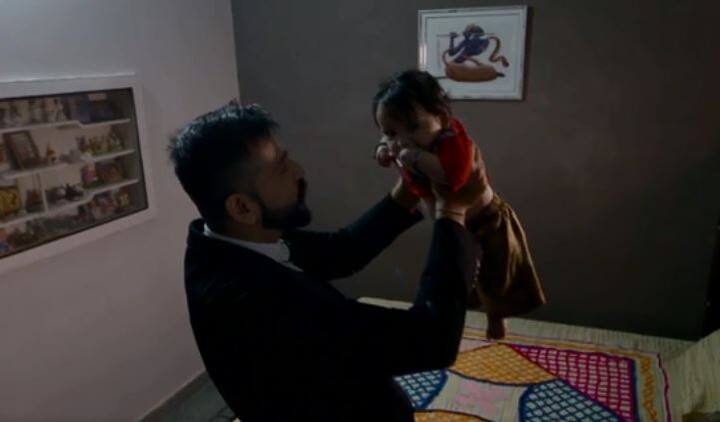 The viewers have seen a glimpse of Romil's son in his introduction video during the premiere episode of 'Bigg Boss 12'. This picture is from Romil's introduction video. And now, various pictures of Romil's son OJ are doing the rounds on Internet. (Photo: Colors)