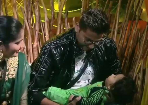 Romil's meeting with his wife & son will be shown in tonight's (11th November) episode of 'Weekend Ka Vaar' & it is indeed going to be an emotional moment for him. (Photo: Colors)