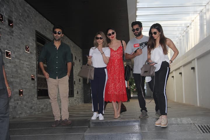 The gang walked out of the restaurant with each donning dark shades and Kareena clearly stood out. (Pic: Manav Manglani)