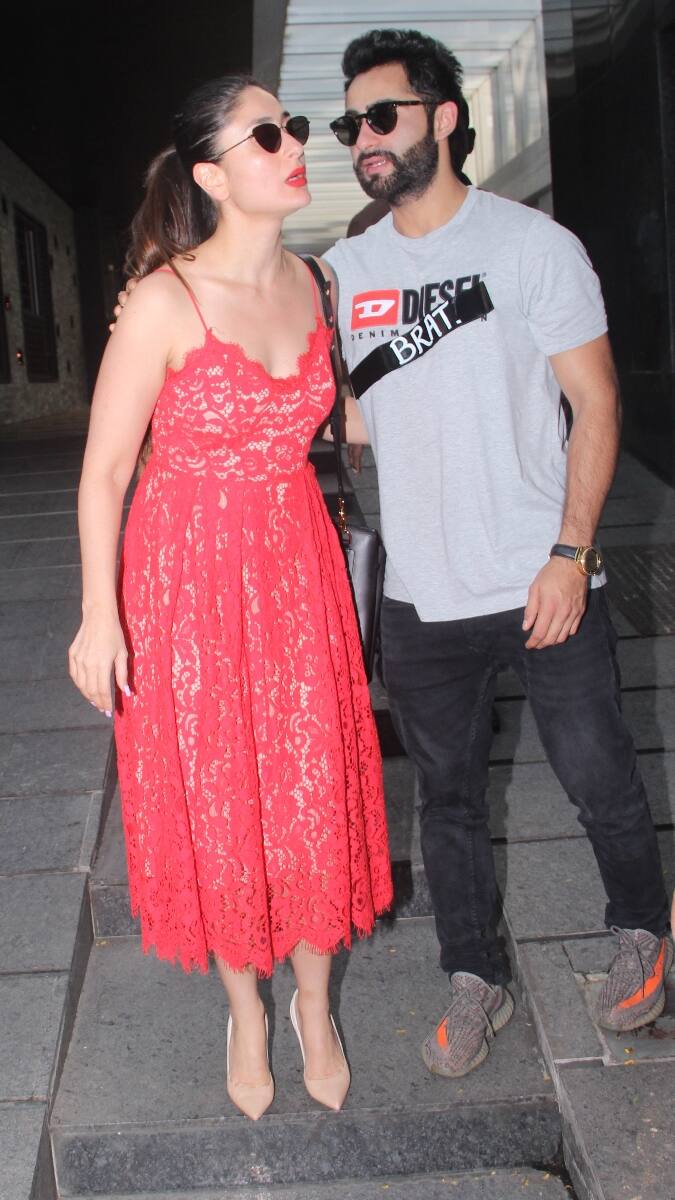 Kareena with her cousins Riddhima, Aadar, Armaan and friends on lunch outing at Hakkasan (Pic: Manav Manglani)