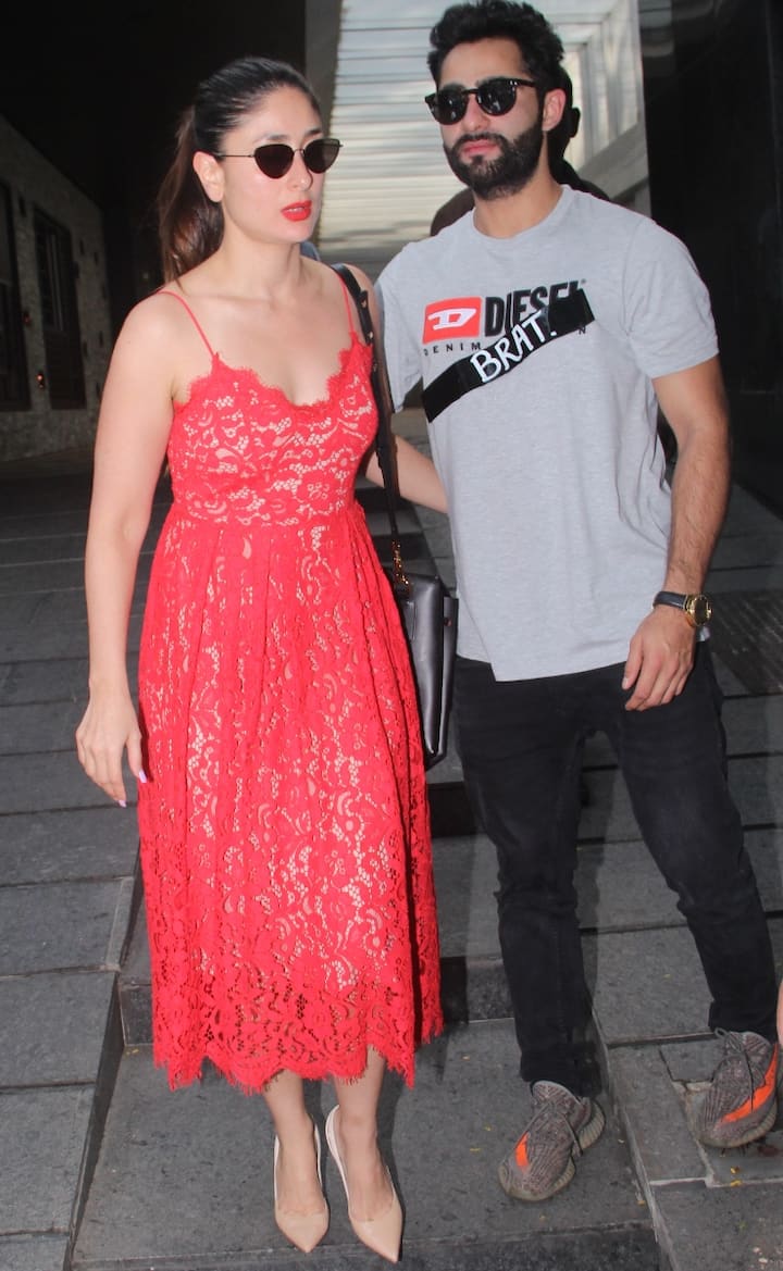 Kareena with her cousins Riddhima, Aadar, Armaan and friends on lunch outing at Hakkasan (Pic: Manav Manglani)