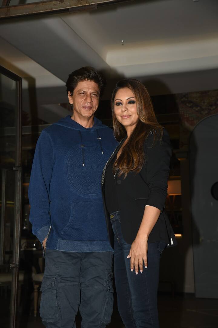 'King Khan' looked dapper in a blue sweatshirt paired with black cargo pants. (Photo: Manav Manglani)