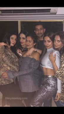 PICS: Arjun-Malaika get cosy as they party with Kareena, Maheep Kapoor & others!
