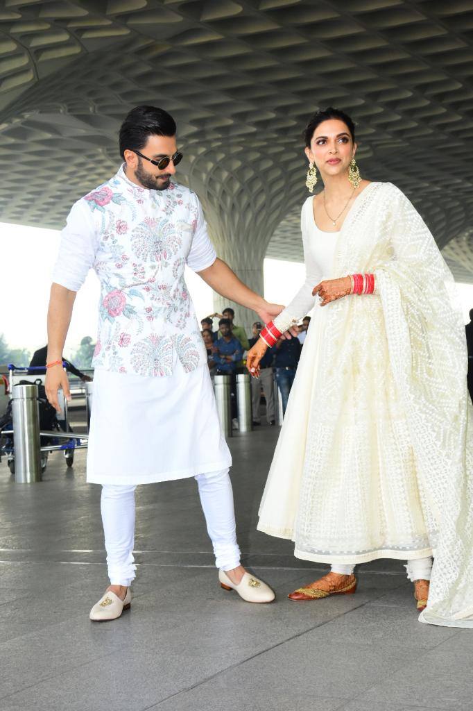 Newly marriedRanveer-Deepika at the airport as they took off for their Bangaluru Reception. While Ranveer chose white, Deepika was in beige. (All pics: Manav Manglani)
