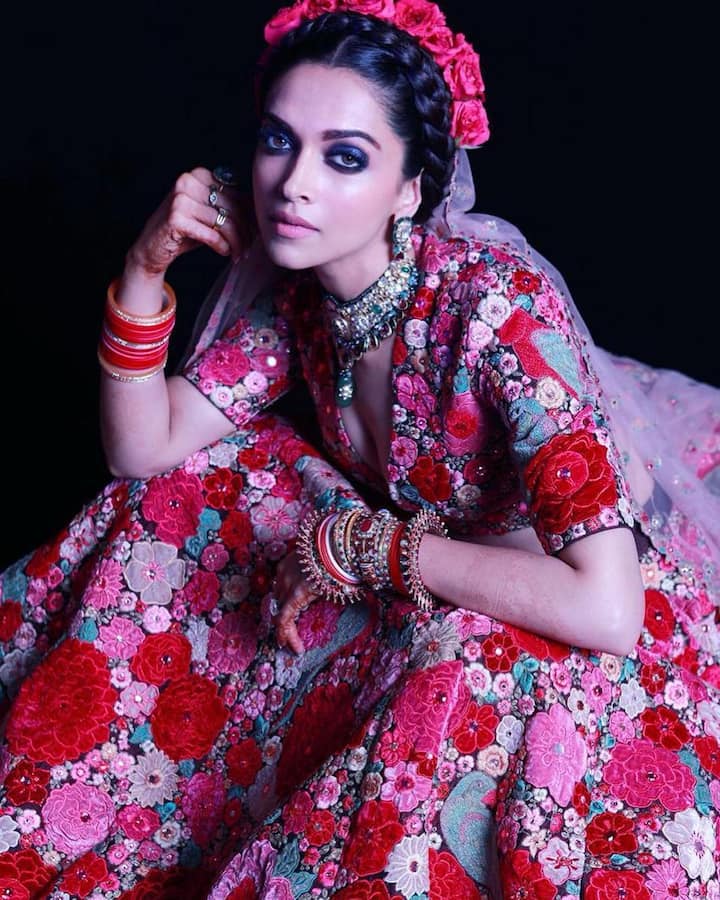 The highlight of the ensemble was Deepika’s quirky, colorful tiara which was made of red roses.