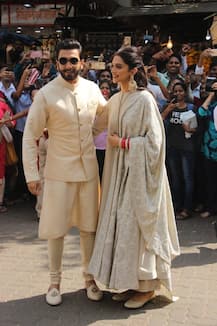 Newlyweds Deepika-Ranveer INSIDE Siddhivinayak temple seeking blessing of Bappa with family members!