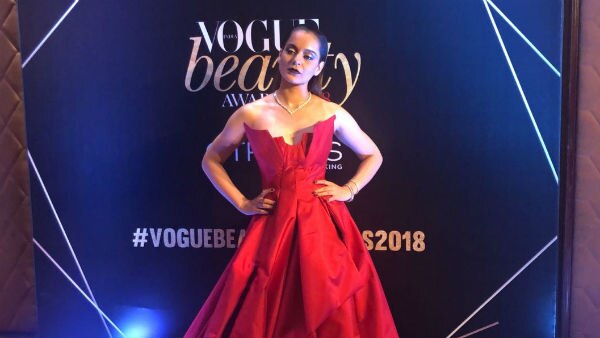 Vogue Beauty Awards 2018: Janhvi Kapoor, Katrina Kaif, Kangana, Sonakshi and other DIVAS raise OOMPH on the RED CARPET! Vogue Beauty Awards 2018: Janhvi Kapoor, Katrina Kaif, Kangana, Sonakshi and other DIVAS raise OOMPH on the RED CARPET!