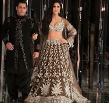 IN PICS: Sridevi daughters Janhvi & Khushi steal the limelight on the RED CARPET of Manish Malhotra's show!