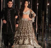 IN PICS: Other than Salman-Katrina, Janhvi, Sara Ali Khan, Mouni Roy & other Bollywood DIVAS DAZZLE at the Manish Malhotra show!