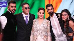 In Pics: Akshay Kumar-Mouni Roy promote 'Gold' on Dance Deewane