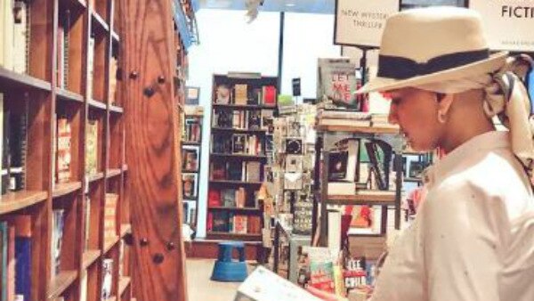 Sonali Bendre wishes 'Happy Book Lovers Day' as she gets clicked amid books! Sonali Bendre wishes 'Happy Book Lovers Day' as she gets clicked amid books!