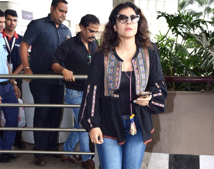 The 'Helicopter Eela' actress was spotted at the Mumbai airport with her 15 yr old daughter Nysa Devgn and the Mom-daughter duo looked stylish in their casual wear