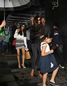 IN PICS:Yummy-mummy Sushmita Sen spotted on a DINNER DATE with daughters!