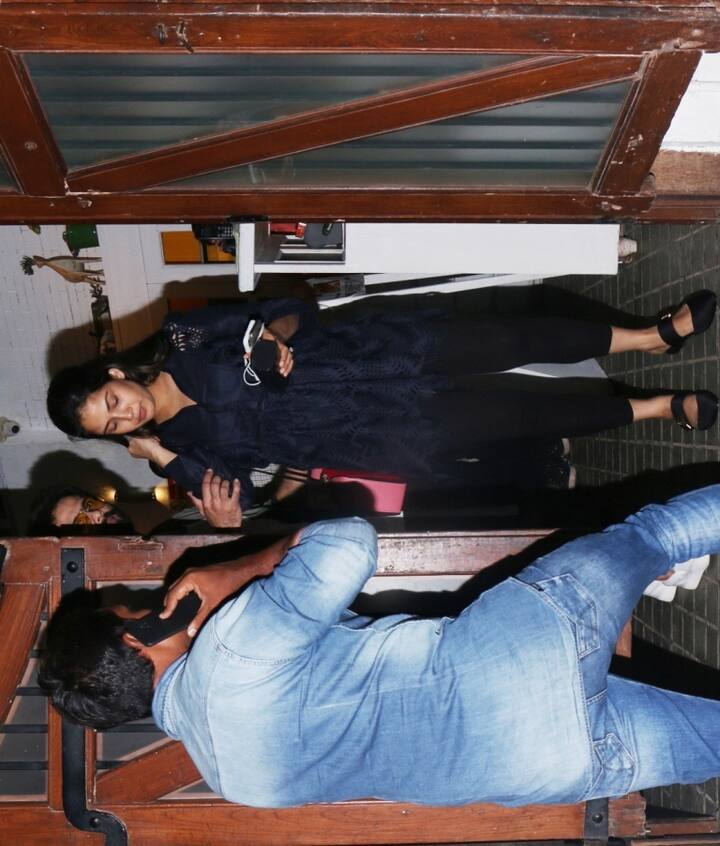 The 'Batti Gul Meter Chalu' actor Shahid Kapoor will become father for the second time in the month of October and despite his busy schedule, he takes out time for his beloved wife who's in her third trimester currently. The two went for a dinner-date in Mumbai's Fable restaurant on Friday night.