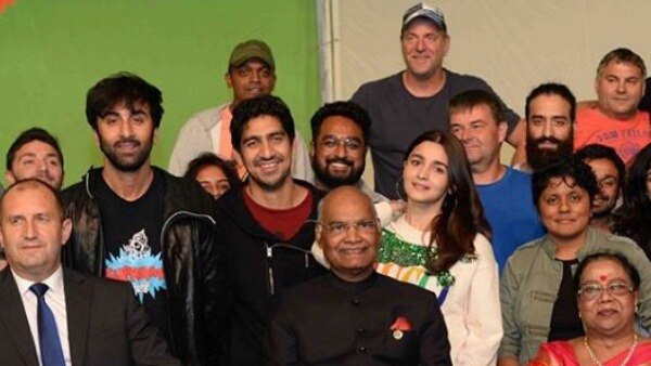 Brahmastra: Alia Bhatt, Ranbir Kapoor meet President Ram Nath Kovind on sets of their film! (MORE PICS INSIDE) Brahmastra: Alia Bhatt, Ranbir Kapoor meet President Ram Nath Kovind on sets of their film! (MORE PICS INSIDE)