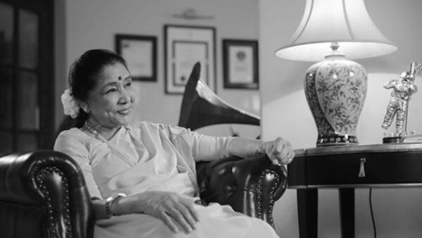 Here's how Lata Mangeshkar, Madhuri Dixit, Kajol, Shraddha Kapoor & other B-town celebs wished Asha Bhosle on her 85th birthday! Here's how Lata Mangeshkar, Madhuri Dixit, Kajol, Shraddha Kapoor & other B-town celebs wished Asha Bhosle on her 85th birthday!