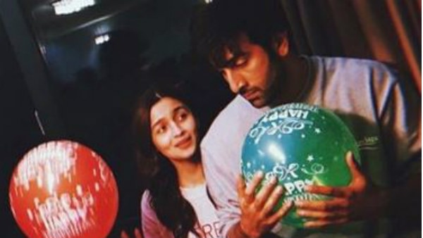 Latest pic of 'Brahmastra' couple Alia Bhatt & Ranbir Kapoor is too cute to handle! Latest pic of 'Brahmastra' couple Alia Bhatt & Ranbir Kapoor is too cute to handle!