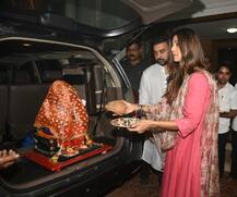 Ganesh Chaturthi 2018: Shilpa Shetty Kundra & hubby Raj Kundra welcome 'bappa' home!