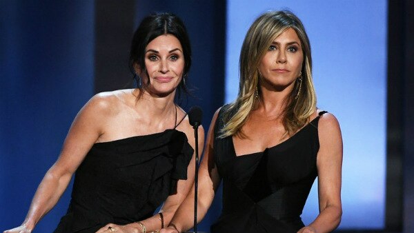 'Friends' co-stars & besties Jennifer Aniston, Courteney Cox reunite! 'Friends' co-stars & besties Jennifer Aniston, Courteney Cox reunite!