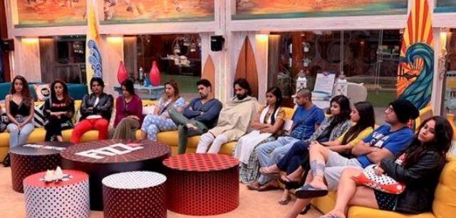 This 'Weekend ka Waar’ special festivities will take over the Bigg Boss house this Navratri. While the world outside the Bigg Boss house is engaged and engrossed in celebration spirit, the contestants of Bigg Boss house will also be given a chance to bring in by celebrating with full gusto. The house mates are missing their family, especially during this festivities and are constantly reminiscing of their past celebrations.