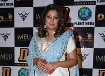 PICS: Amid #MeToo, Tanushree Dutta snapped all smiles with Ishita Dutta & Vatsal Sheth at a dandiya event!