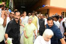 Durga Puja 2018: Amitabh Bachchan celebrates Maha Ashtami with wife Jaya & daughter Shweta Nanda; SEE PICS