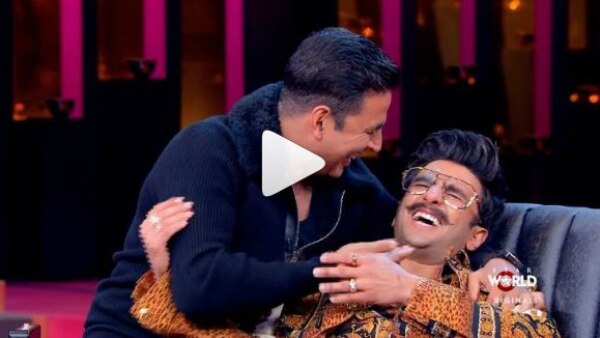 Hats off to Deepika for being with Ranveer: Akshay Kumar on 'Koffee with Karan 6' (PROMO INSIDE) Hats off to Deepika for being with Ranveer: Akshay Kumar on 'Koffee with Karan 6' (PROMO INSIDE)