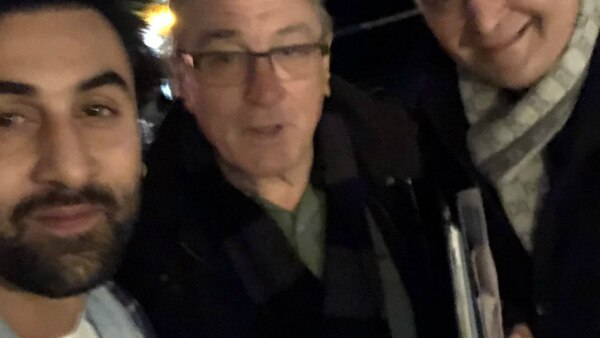 Rishi Kapoor & Ranbir have a fanboy moment in NYC; Meet H'wood legend Robert De Niro! Rishi Kapoor & Ranbir have a fanboy moment in NYC; Meet H'wood legend Robert De Niro!