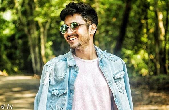 'Home' web series fame Amol Parashar roped in for 'Dolly Kitty Aur Voh Chamakte Sitare' 'Home' web series fame Amol Parashar roped in for 'Dolly Kitty Aur Voh Chamakte Sitare'