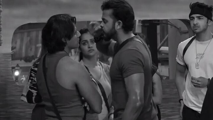 BIGG BOSS 12: Sreesanth-Karanvir’s BIG FIGHT; Sree says to KV, “You see what i’ll do to you” BIGG BOSS 12: Sreesanth-Karanvir’s BIG FIGHT; Sree says to KV, “You see what i’ll do to you”