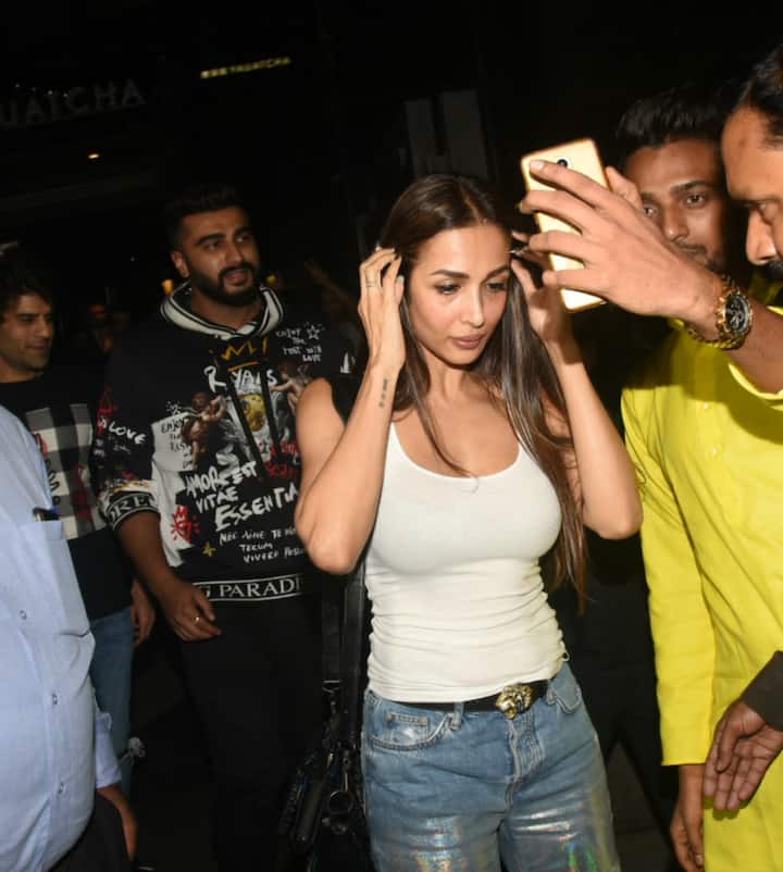 Recently seen in 'Namaste England' opposite Paritneeti Chopra, actor Arjun Kapoor is rumored to be dating 'Chaiyya Chaiyya' girl Malaika Arora. The couple. who are yet to confirm their relationship, were spotted together post a dinner date last night (6th November). (Photo: Manav Manglani)