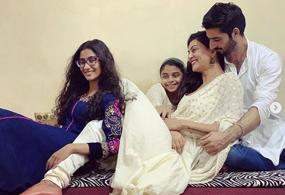 Sushmita Sen celebrates Diwali with BOYFRIEND Rohman Shawl and daughters Alisah-Renee Sushmita Sen celebrates Diwali with BOYFRIEND Rohman Shawl and daughters Alisah-Renee