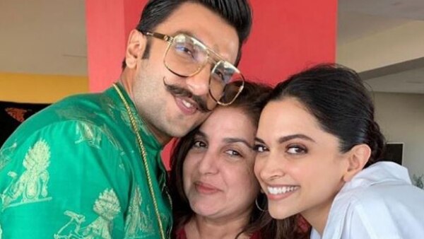 DeepVeer wedding: Farah Khan gives instructions to Ranveer-Deepika for their marriage; Showers love on them (SEE PICS) DeepVeer wedding: Farah Khan gives instructions to Ranveer-Deepika for their marriage; Showers love on them (SEE PICS)