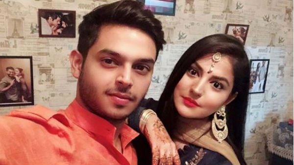 Comedian Siddharth Sagar getting ENGAGED to girlfriend Subuhi Joshi TOMORROW in Delhi; His mother NOT invited! Comedian Siddharth Sagar getting ENGAGED to girlfriend Subuhi Joshi TOMORROW in Delhi; His mother NOT invited!