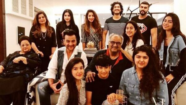 Boney Kapoor celebrates 63rd b'day with Arjun, Janhvi, Khushi, Anshula & other family members! Boney Kapoor celebrates 63rd b'day with Arjun, Janhvi, Khushi, Anshula & other family members!