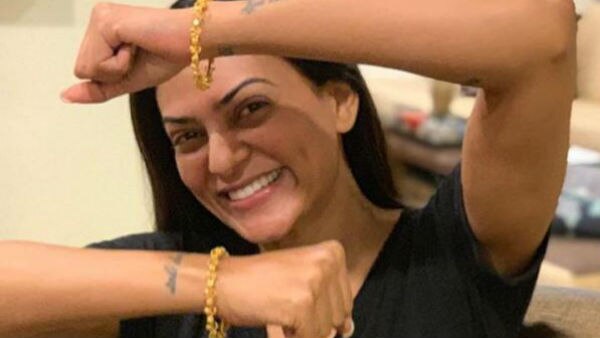 Sushmita Sen to marry boyfriend Rohman Shawl? Actress tries on her mom's wedding bangles hinting at marriage! Sushmita Sen to marry boyfriend Rohman Shawl? Actress tries on her mom's wedding bangles hinting at marriage!